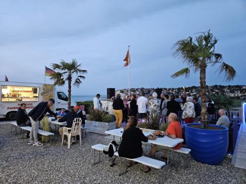 Photo d'une soirée au camping