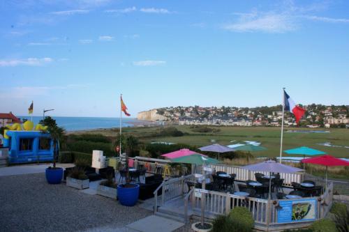 Photo de la terrasse du camping
