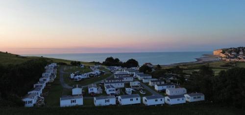 Point de vue du camping avec un soleil couchant